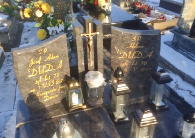 litery w kamieniu Kraków